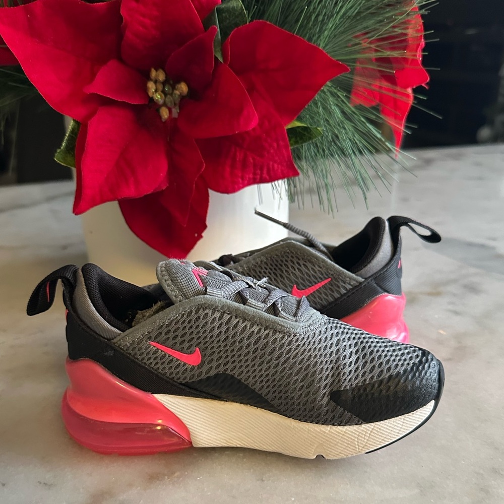 Little girl nike air Max 270 size 11